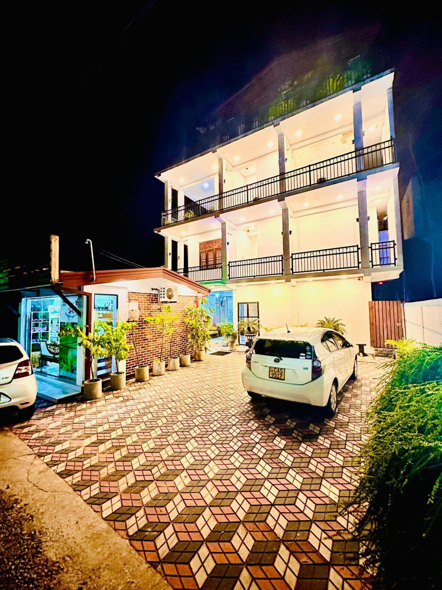 Otha Shy Airport Transit Hotel Katunayake Exterior photo