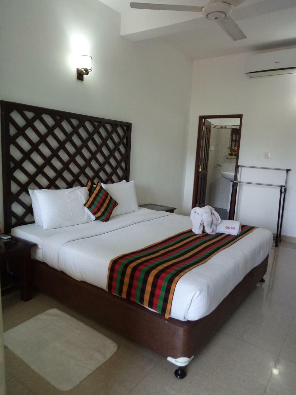Otha Shy Airport Transit Hotel Katunayake Exterior photo