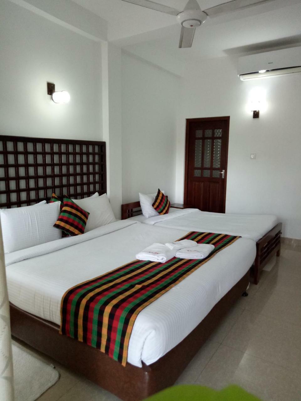 Otha Shy Airport Transit Hotel Katunayake Exterior photo
