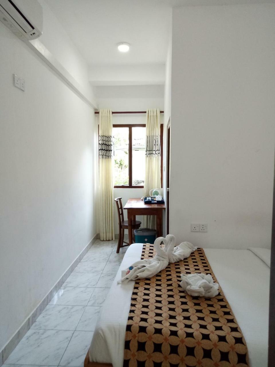 Otha Shy Airport Transit Hotel Katunayake Exterior photo